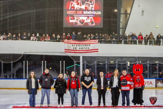 Équipe de bénévoles pour le hockey à Valenciennes